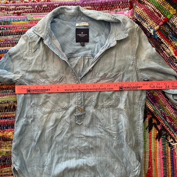American Eagle Outfitters Light Blue Denim Boyfriend Fit Button Down Boho Beach - Picture 6 of 7